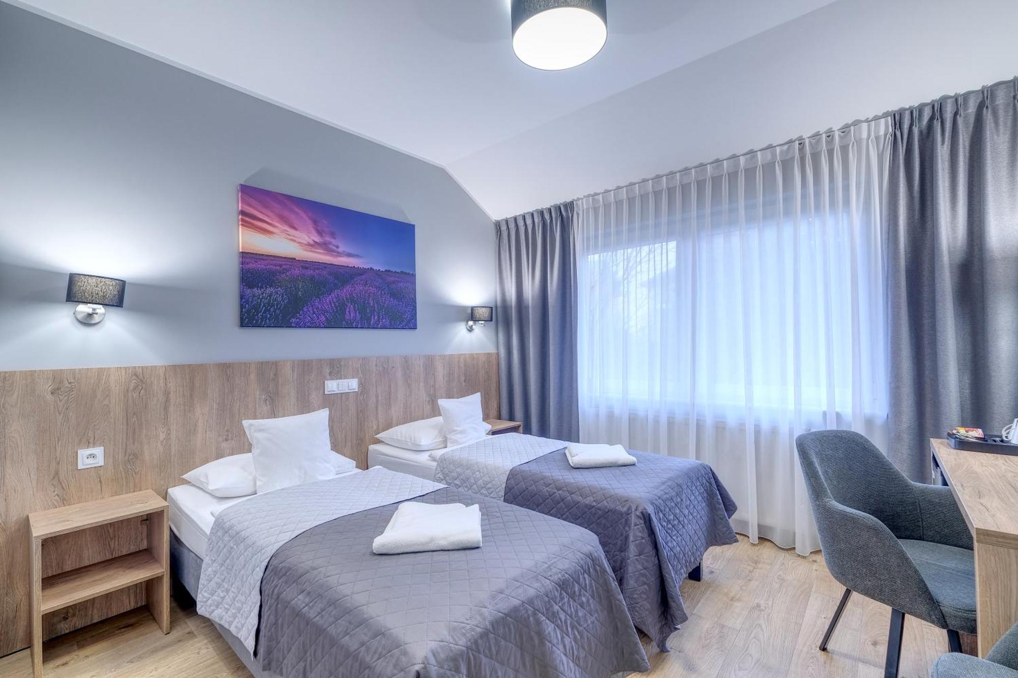Pszczółki Lawendowy Dwor Bed & Breakfast エクステリア 写真