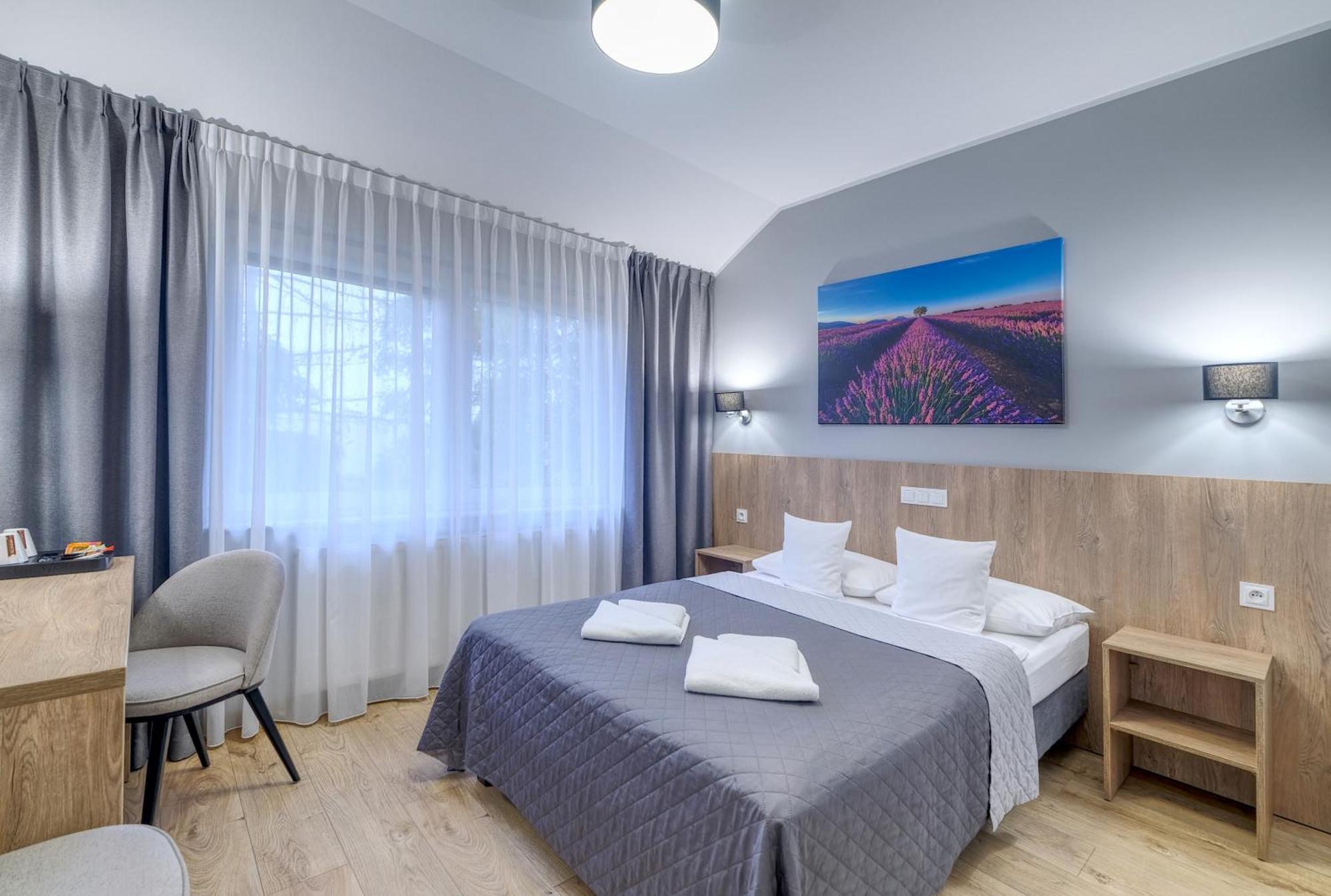 Pszczółki Lawendowy Dwor Bed & Breakfast エクステリア 写真