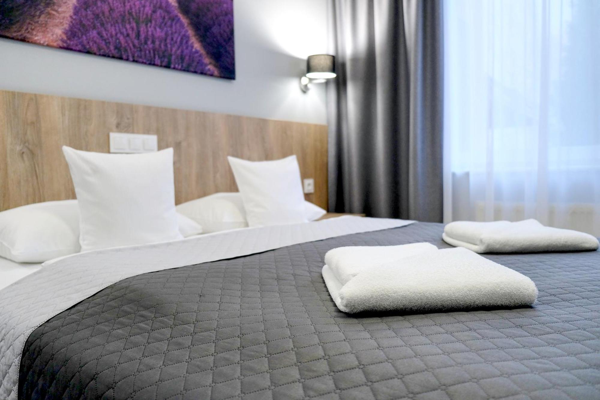 Pszczółki Lawendowy Dwor Bed & Breakfast エクステリア 写真