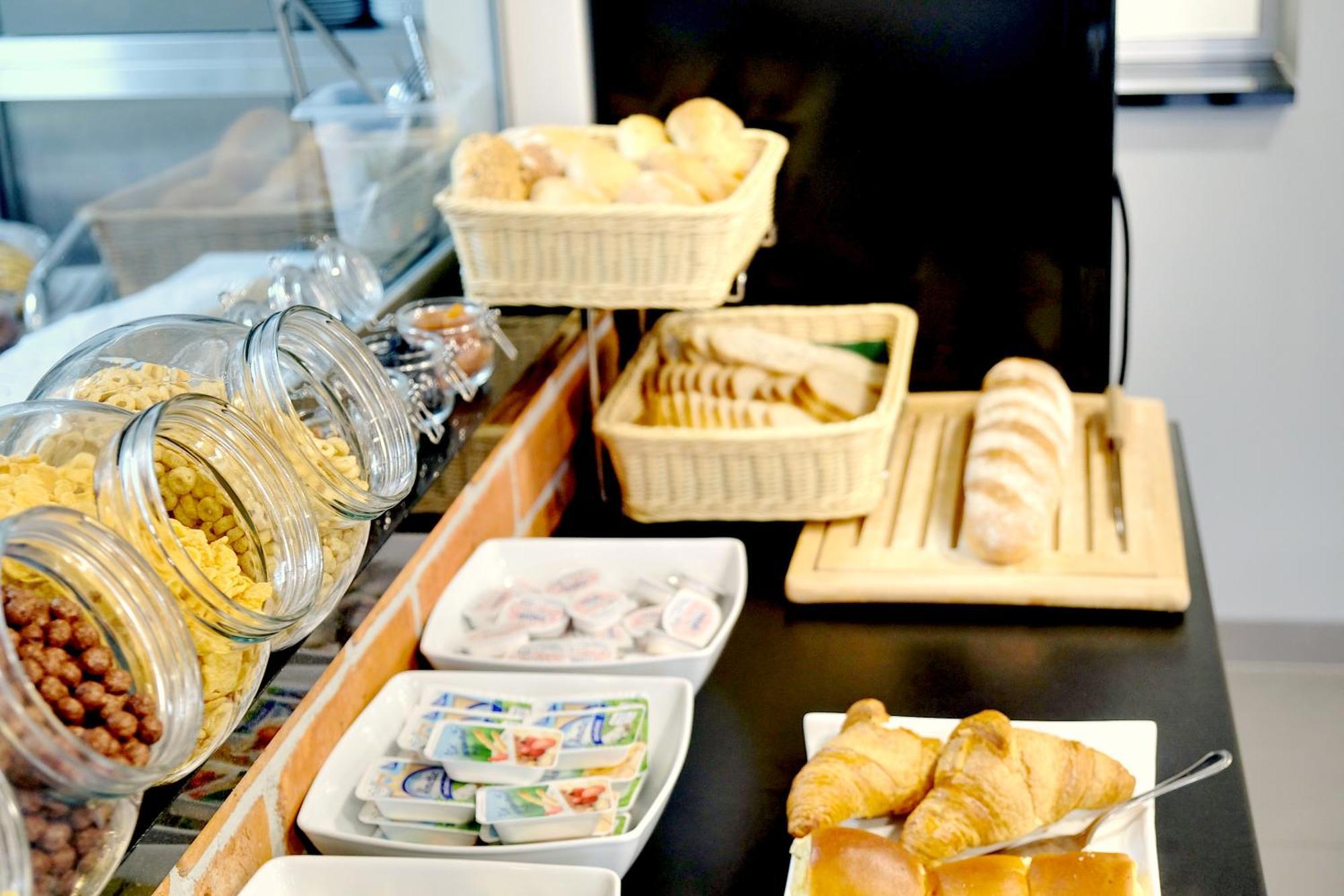 Pszczółki Lawendowy Dwor Bed & Breakfast エクステリア 写真