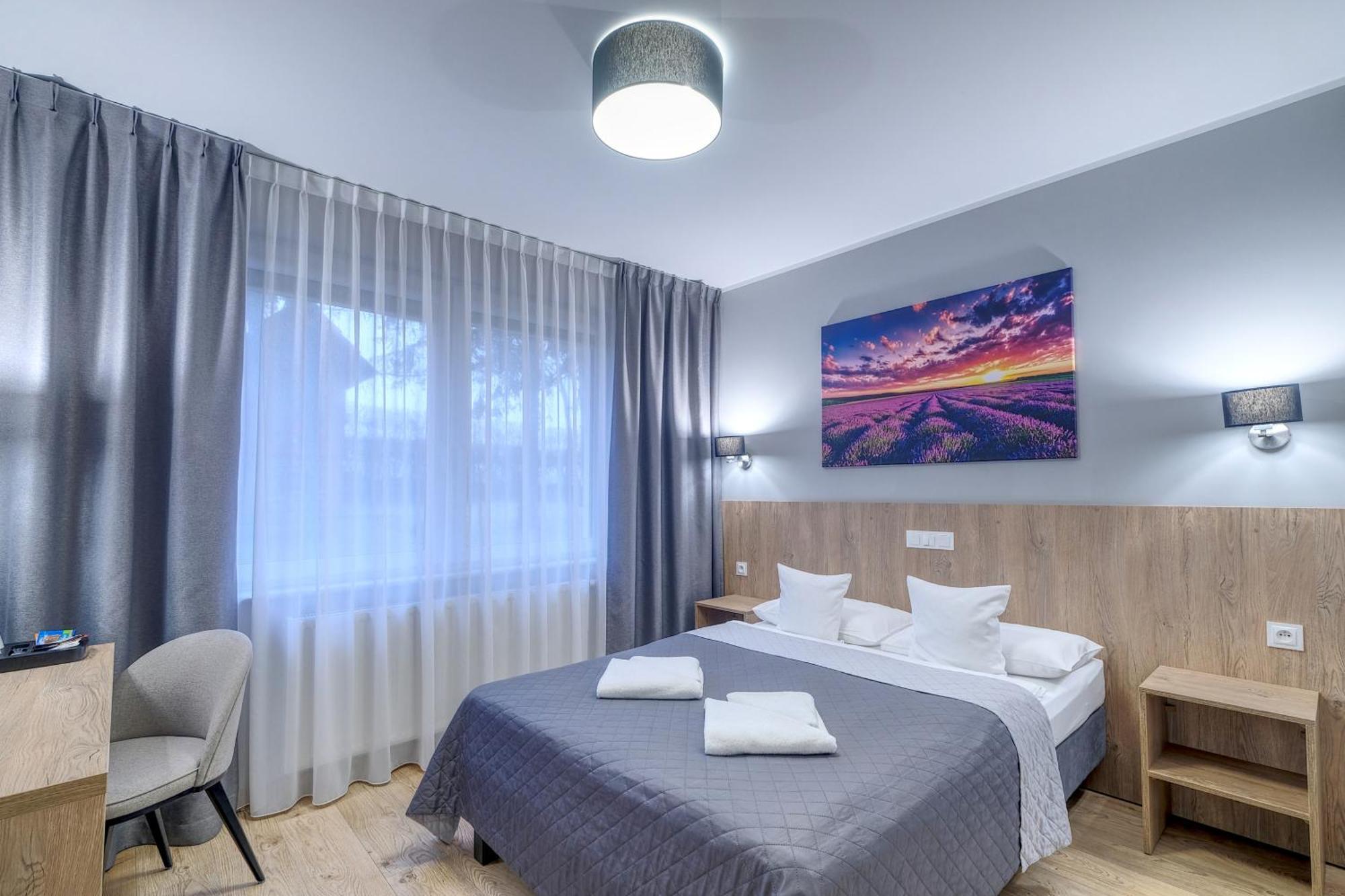 Pszczółki Lawendowy Dwor Bed & Breakfast エクステリア 写真