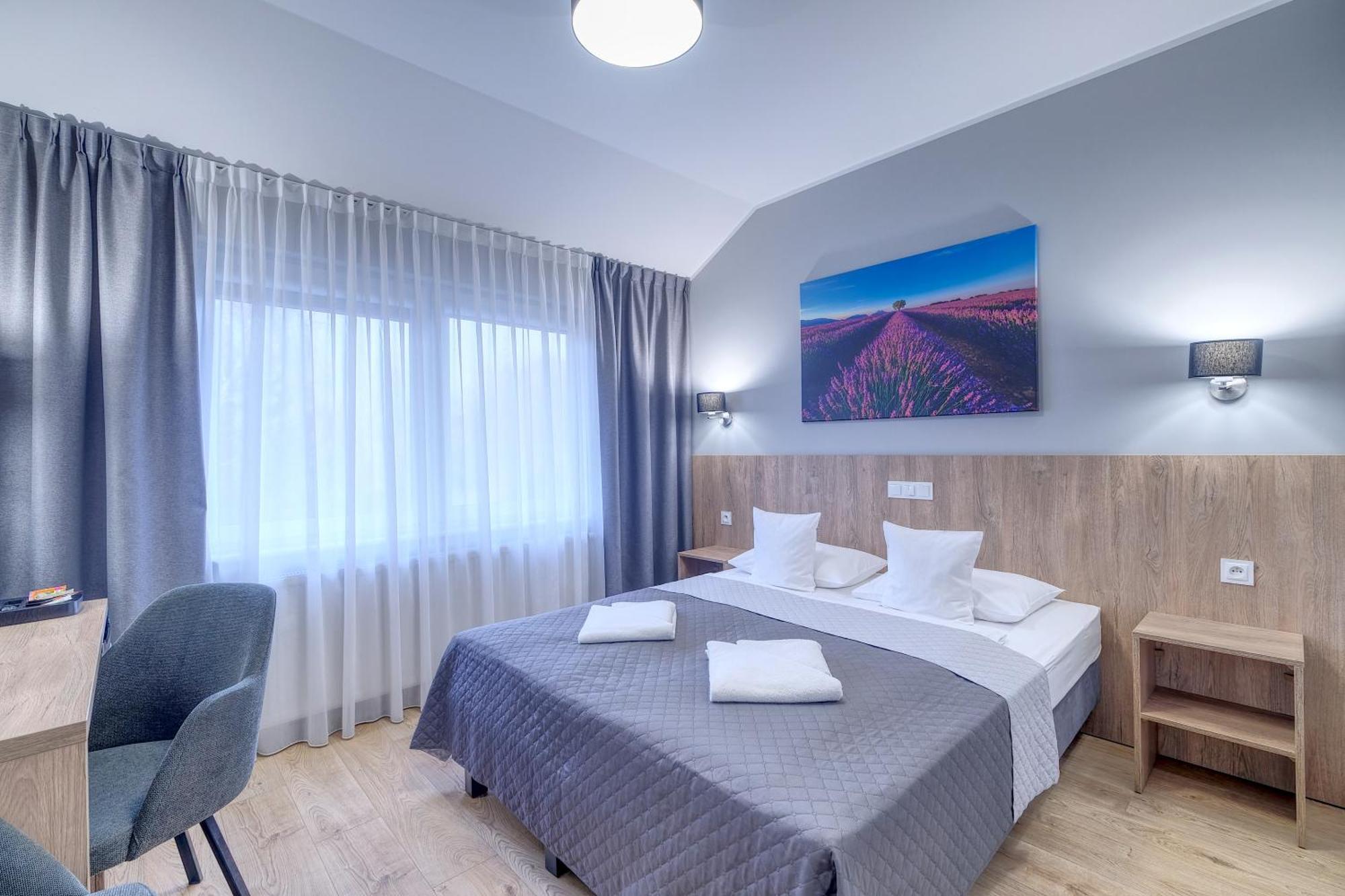 Pszczółki Lawendowy Dwor Bed & Breakfast エクステリア 写真